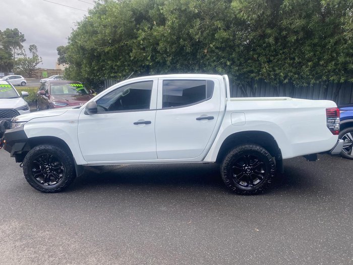 2022 Mitsubishi Triton GLX