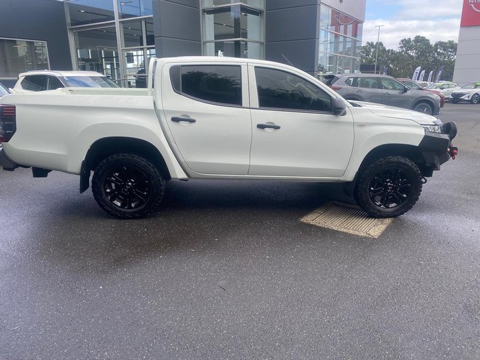 2022 Mitsubishi Triton GLX