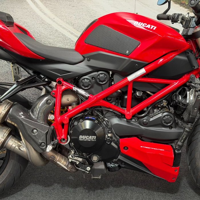 2013 DUCATI STREETFIGHTER 848 Red