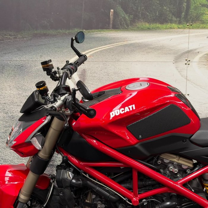 2013 DUCATI STREETFIGHTER 848 Red