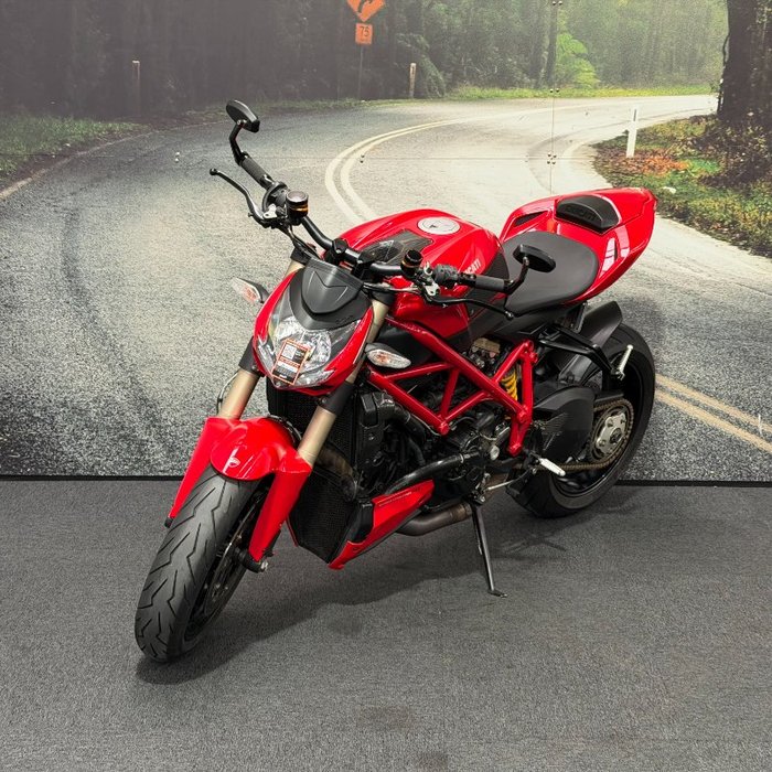 2013 DUCATI STREETFIGHTER 848 Red