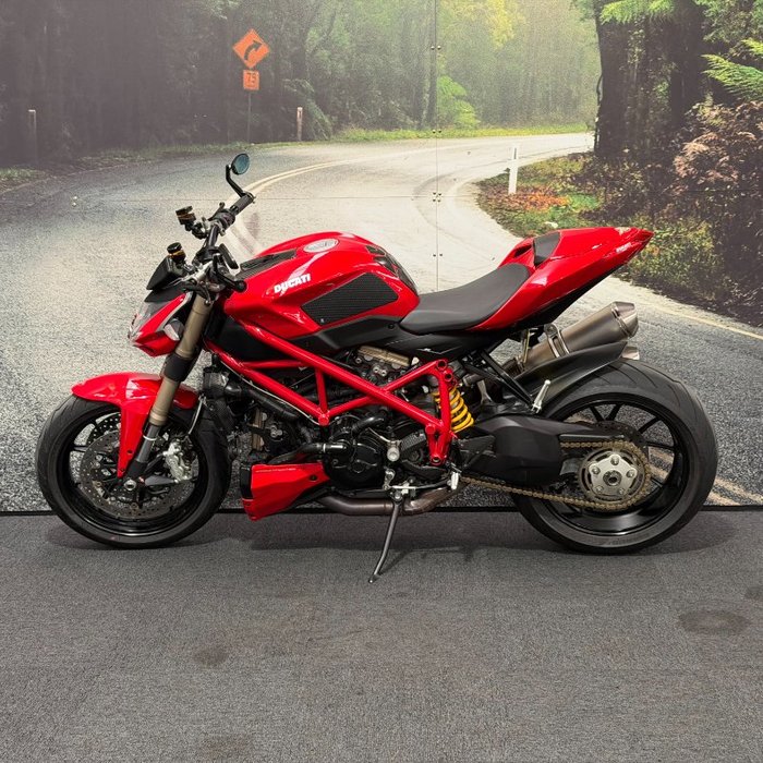 2013 DUCATI STREETFIGHTER 848 Red