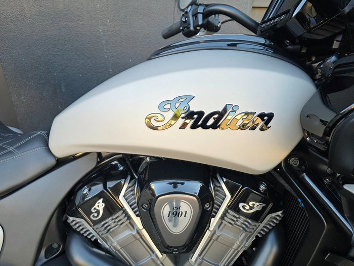 2022 Indian PURSUIT DARK HORSE PREMIUM SILVER QUARTZ SMOKE