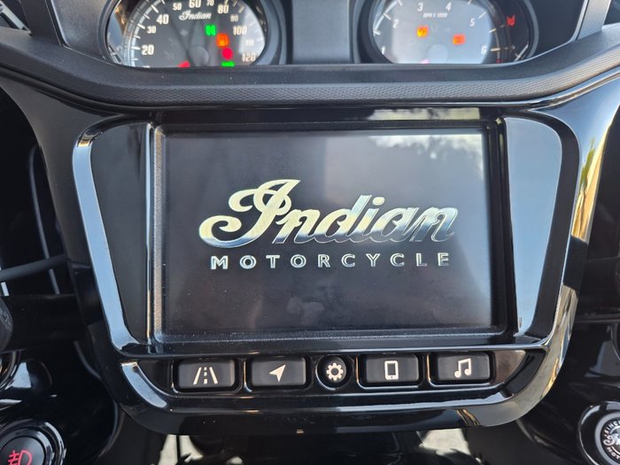 2022 Indian PURSUIT DARK HORSE PREMIUM SILVER QUARTZ SMOKE