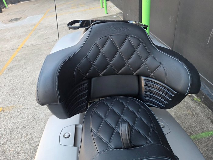 2022 Indian PURSUIT DARK HORSE PREMIUM SILVER QUARTZ SMOKE