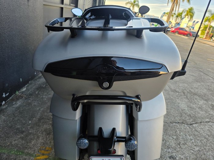 2022 Indian PURSUIT DARK HORSE PREMIUM SILVER QUARTZ SMOKE