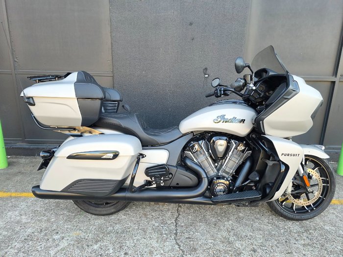 2022 Indian PURSUIT DARK HORSE PREMIUM SILVER QUARTZ SMOKE