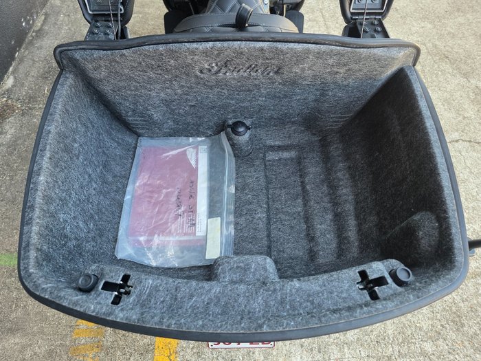 2022 Indian PURSUIT DARK HORSE PREMIUM SILVER QUARTZ SMOKE