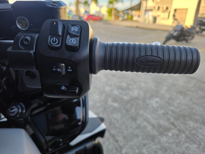 2022 Indian PURSUIT DARK HORSE PREMIUM SILVER QUARTZ SMOKE