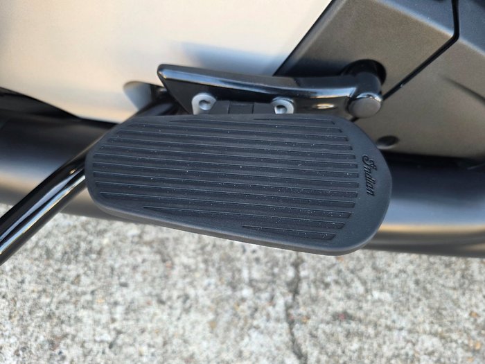 2022 Indian PURSUIT DARK HORSE PREMIUM SILVER QUARTZ SMOKE