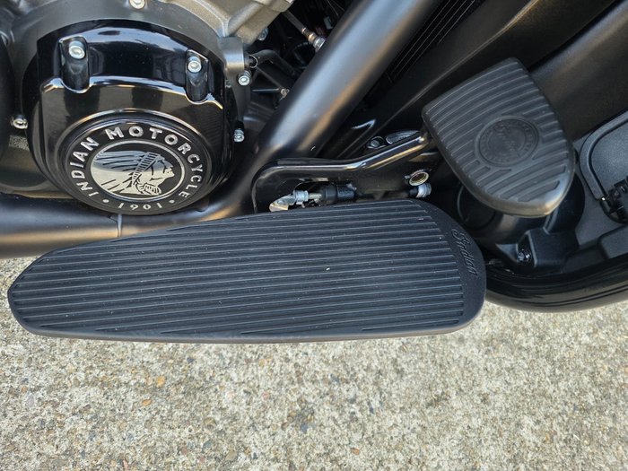 2022 Indian PURSUIT DARK HORSE PREMIUM SILVER QUARTZ SMOKE