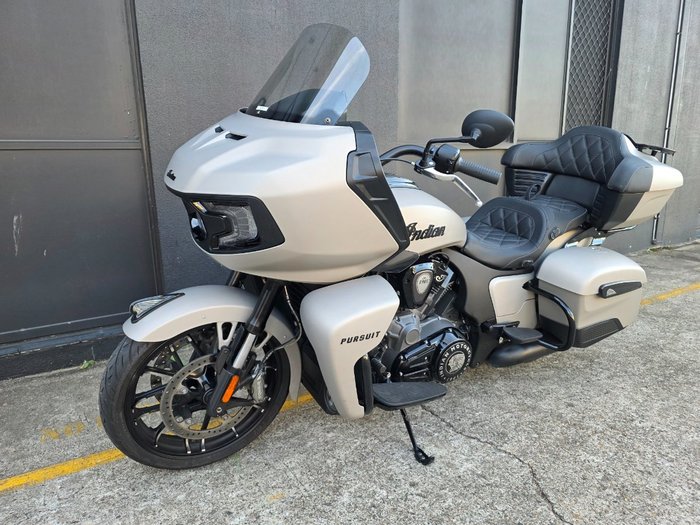 2022 Indian PURSUIT DARK HORSE PREMIUM SILVER QUARTZ SMOKE