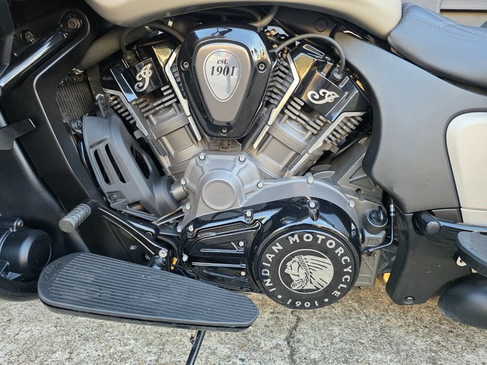 2022 Indian PURSUIT DARK HORSE PREMIUM SILVER QUARTZ SMOKE