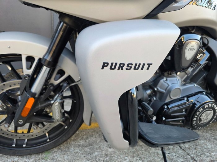 2022 Indian PURSUIT DARK HORSE PREMIUM SILVER QUARTZ SMOKE