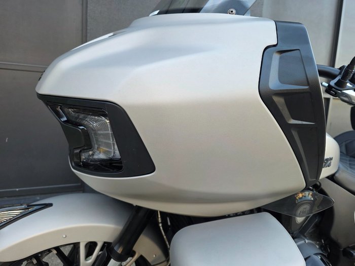 2022 Indian PURSUIT DARK HORSE PREMIUM SILVER QUARTZ SMOKE