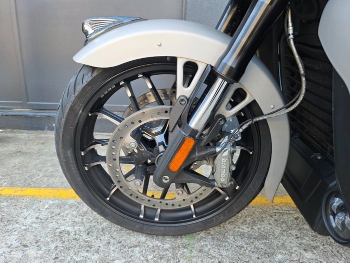 2022 Indian PURSUIT DARK HORSE PREMIUM SILVER QUARTZ SMOKE