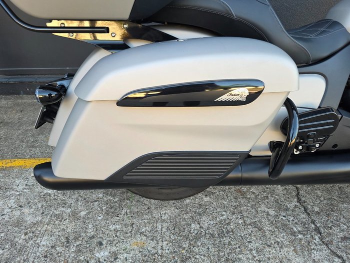 2022 Indian PURSUIT DARK HORSE PREMIUM SILVER QUARTZ SMOKE