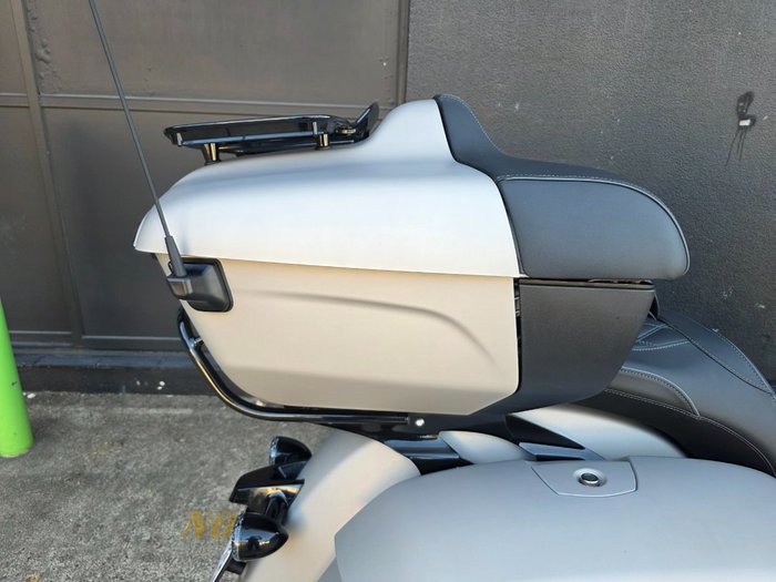 2022 Indian PURSUIT DARK HORSE PREMIUM SILVER QUARTZ SMOKE