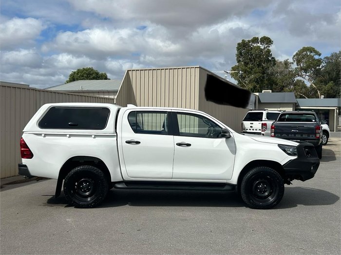 2022 Toyota Hilux SR