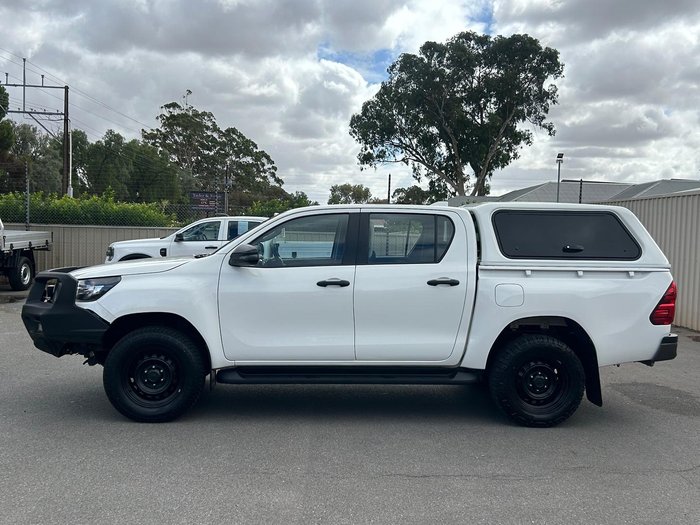 2022 Toyota Hilux SR