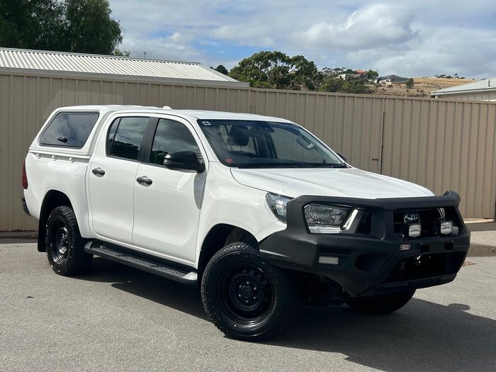 2022 Toyota Hilux SR