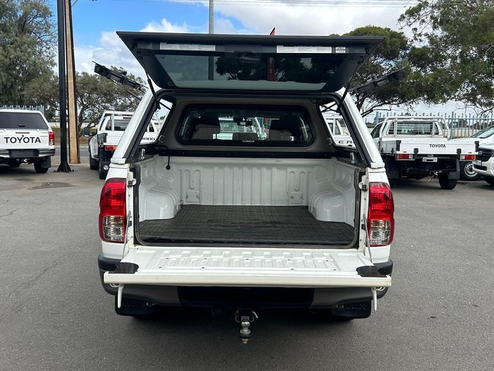 2022 Toyota Hilux SR
