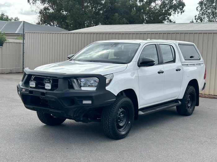 2022 Toyota Hilux SR