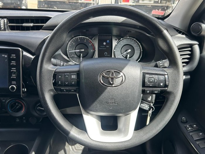 2022 Toyota Hilux SR