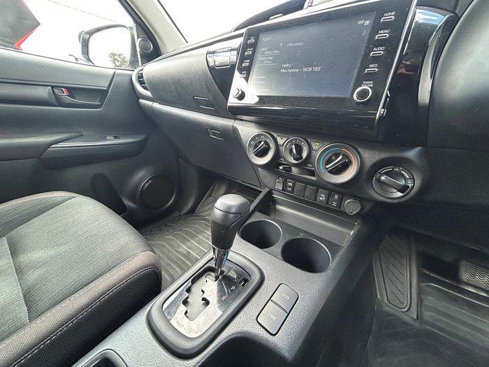 2022 Toyota Hilux SR
