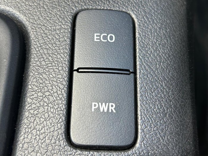 2022 Toyota Hilux SR