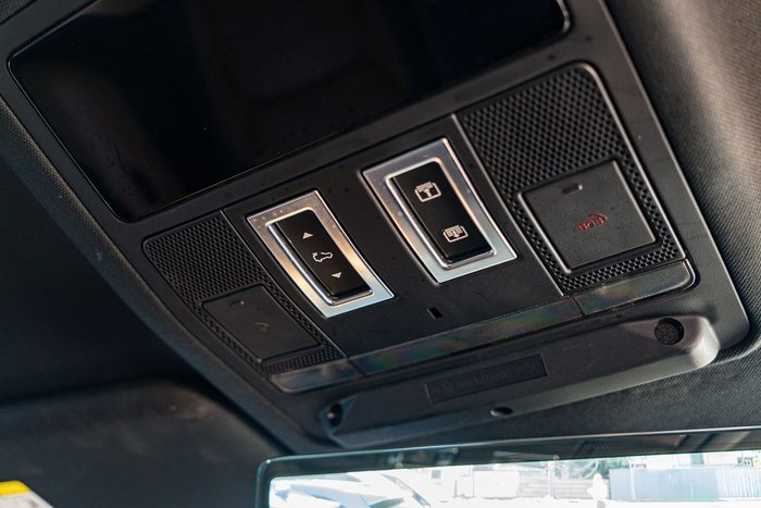 2022 Land Rover Defender 110 D300 X