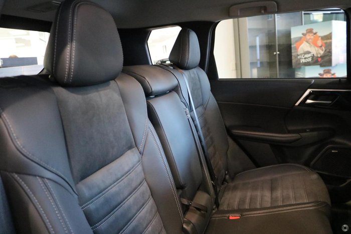 2026 Mitsubishi Outlander LS