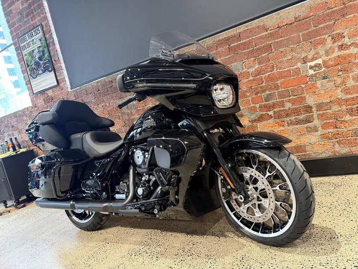 2026 Harley-Davidson Street Glide Limited 117 (FLHXL)