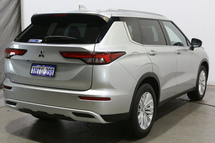 2022 Mitsubishi Outlander LS