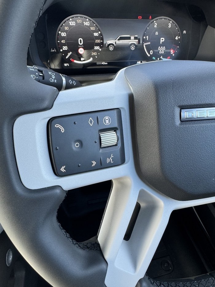 2025 Land Rover Defender 110 D350 X-Dynamic SE