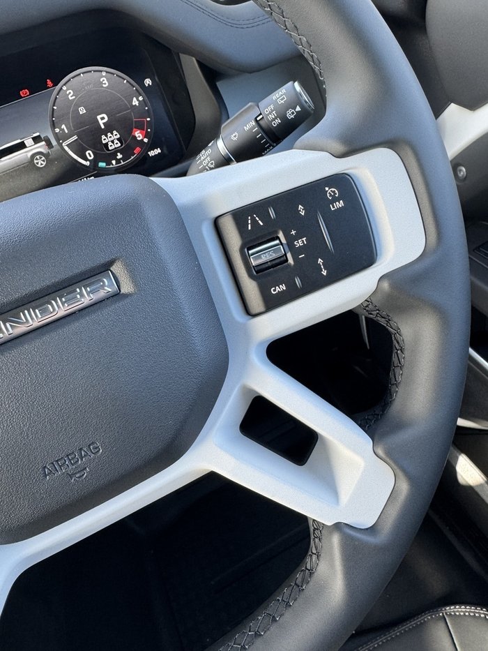 2025 Land Rover Defender 110 D350 X-Dynamic SE