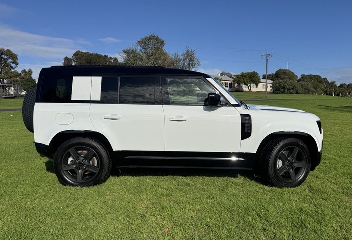 2025 Land Rover Defender 110 D350 X-Dynamic SE