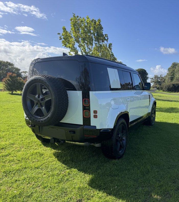 2025 Land Rover Defender 110 D350 X-Dynamic SE