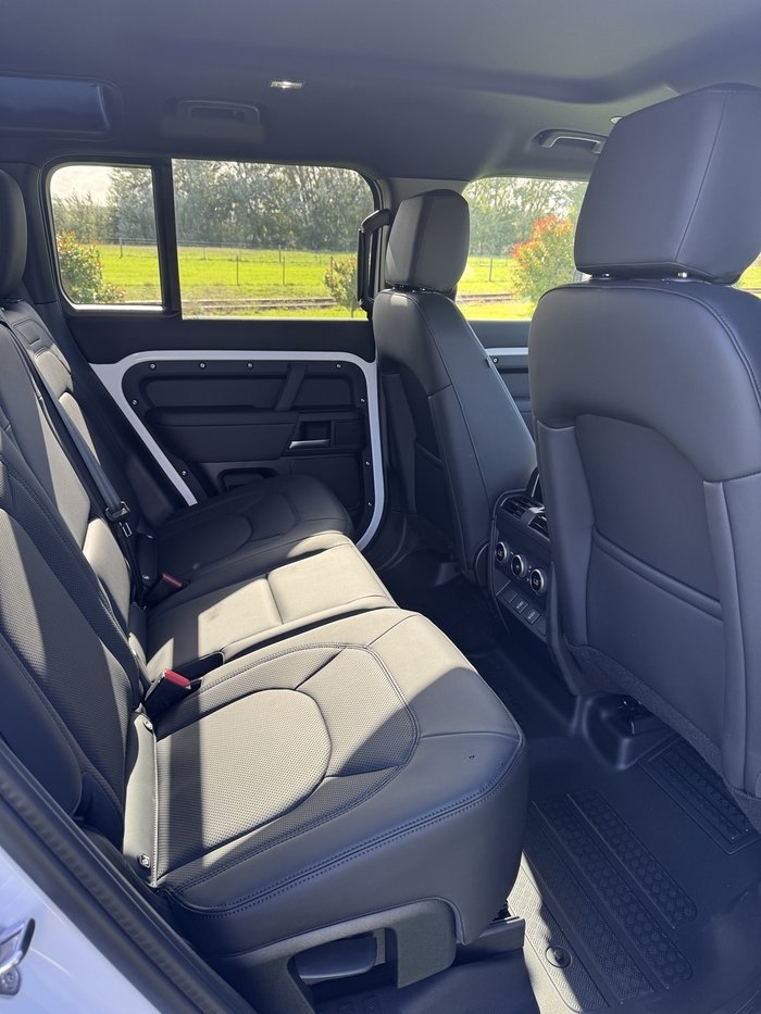 2025 Land Rover Defender 110 D350 X-Dynamic SE