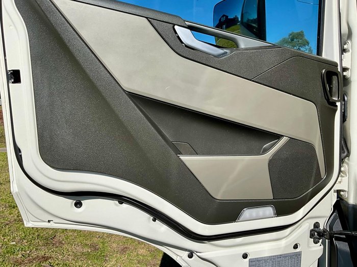 2022 Volvo Fm Series FM11 WHITE