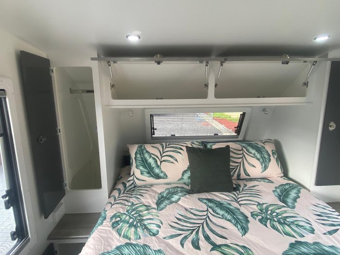 2016 Regent Discoverer 20'6