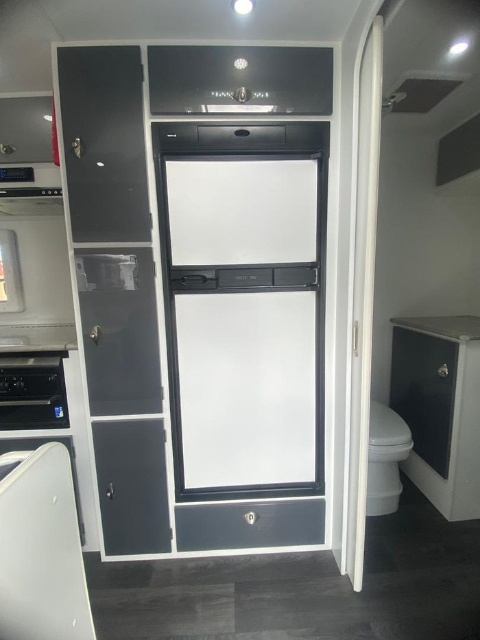 2016 Regent Discoverer 20'6