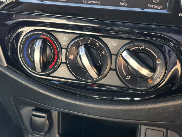 2021 Nissan Navara SL