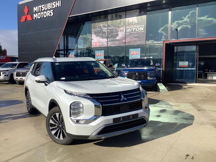 2025 Mitsubishi Outlander LS