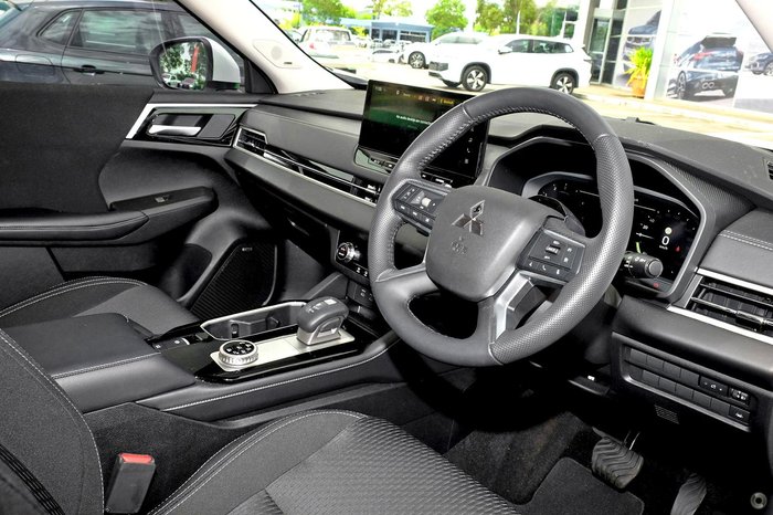 2025 Mitsubishi Outlander LS