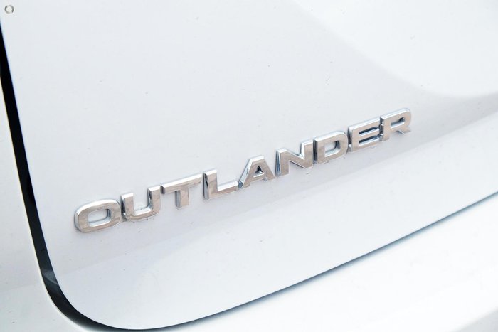 2025 Mitsubishi Outlander LS