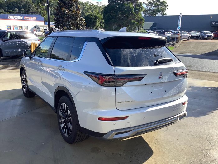 2025 Mitsubishi Outlander LS