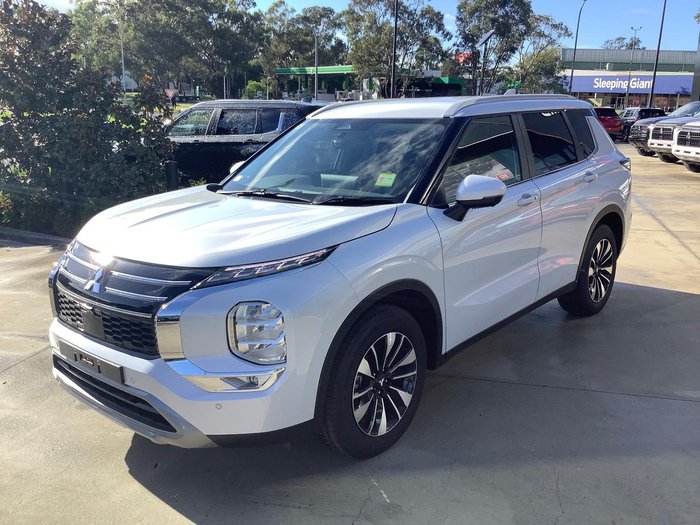 2025 Mitsubishi Outlander LS