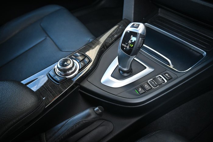 2016 BMW 3 Series 318i Sport Line