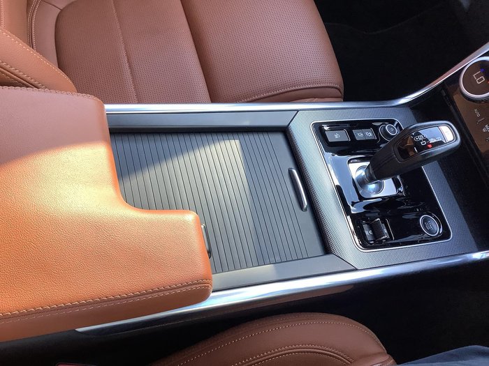 2019 Jaguar XE P300 R-Dynamic SE